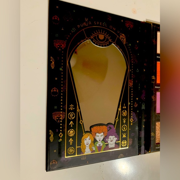 Hocus Pocus Eyeshadow Pallet - Picture 2 of 4